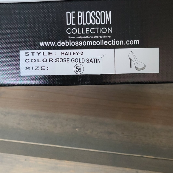 De Blossom Brand new in box peep toe heels 💎 - Picture 6 of 7